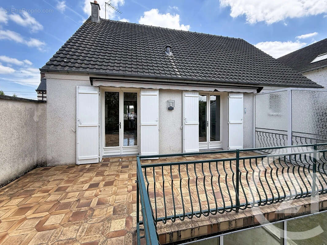 Maison 140 m² à Provins  - photo 2