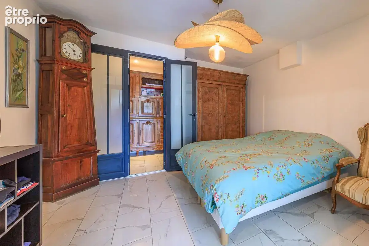 Maison T7 de 148 m, centre ville de Saint-Médard-de-Guizières 33230 - photo 12