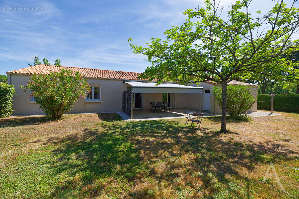 Maison à MONTAIGU