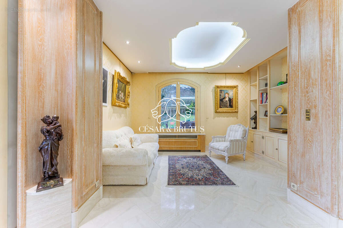 Maison à COLLONGES-AU-MONT-D'OR