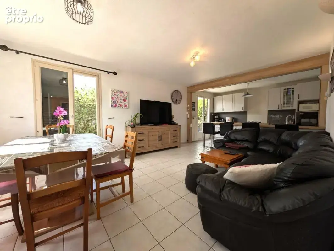 Saint-Léger-sur-Roanne — Maison de plain-pied 99m², 4 chambres et terrain de 2 224 m² - photo 10