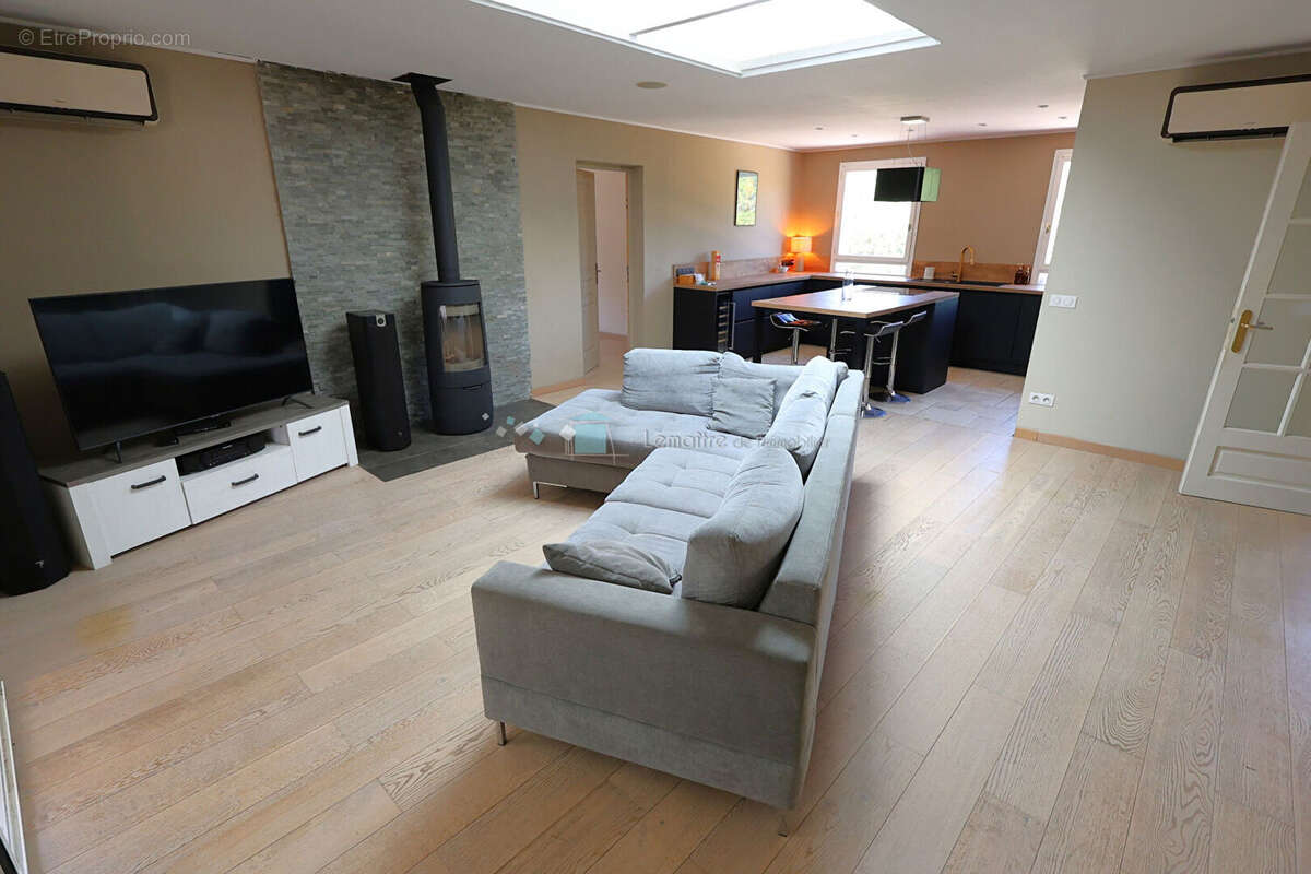 Maison à SAINT-CEZAIRE-SUR-SIAGNE