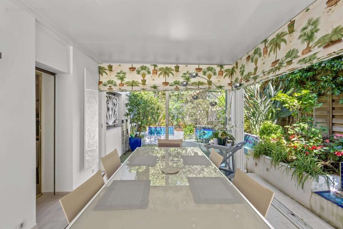 Appartement à LE CANNET