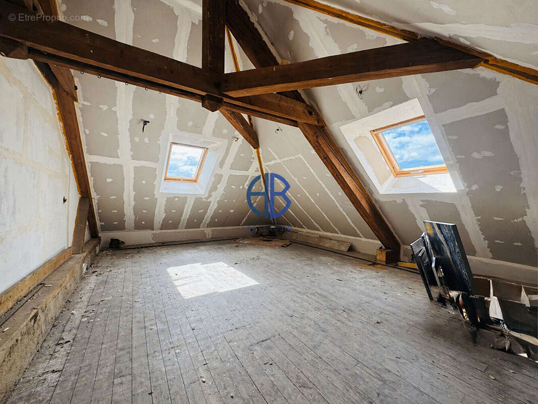 Maison à LA TOUR-DU-PIN