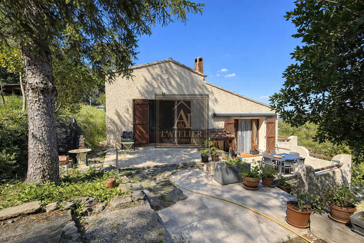 Maison de caractère avec dépendance, sous-sol et piscine au calme absolu sur 3000 m2 - photo 10