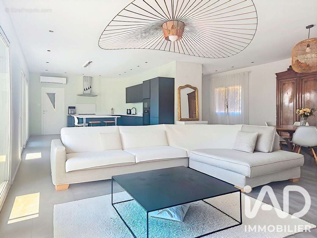 Maison 175 m² à Martigues  - photo 4