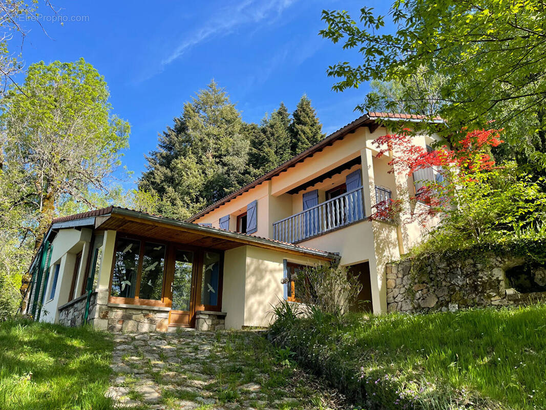 Maison à VOLLORE-VILLE