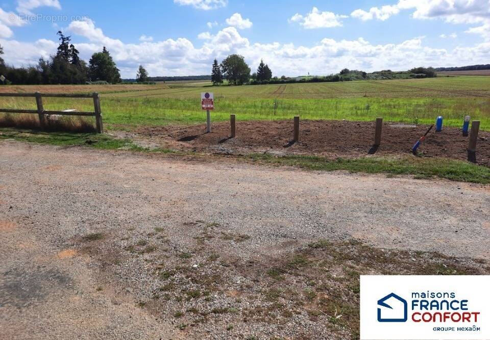 Terrain à GROSSOEUVRE