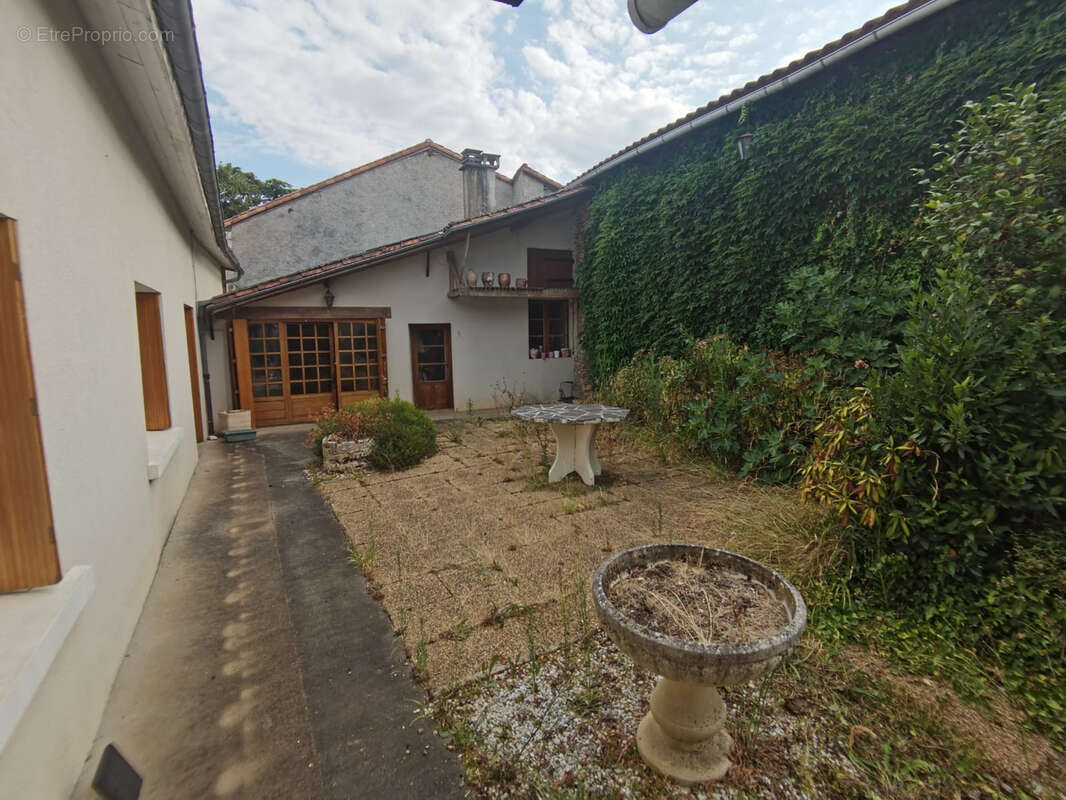 Maison à CHASSENEUIL-SUR-BONNIEURE