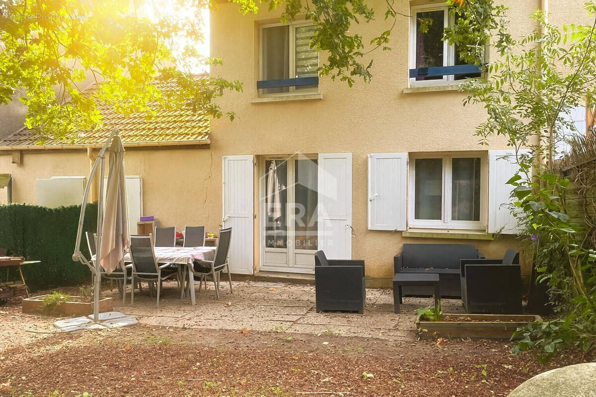 Maison à SAINT-PIERRE-LES-NEMOURS