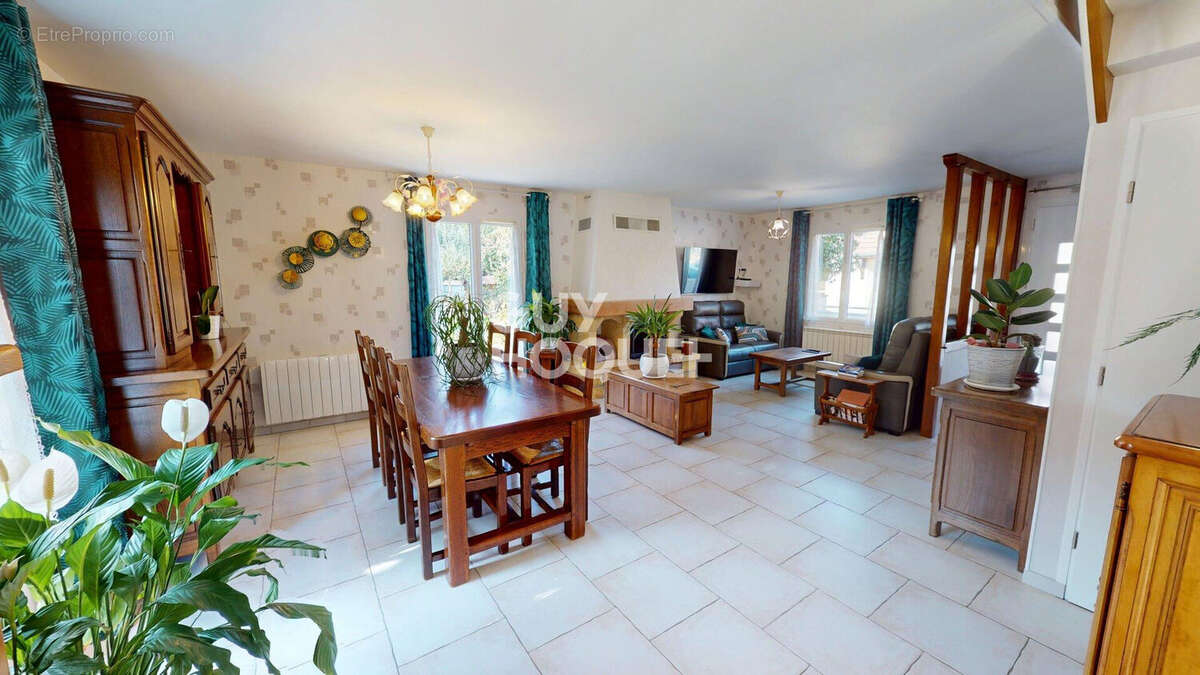 Maison à BRIIS-SOUS-FORGES