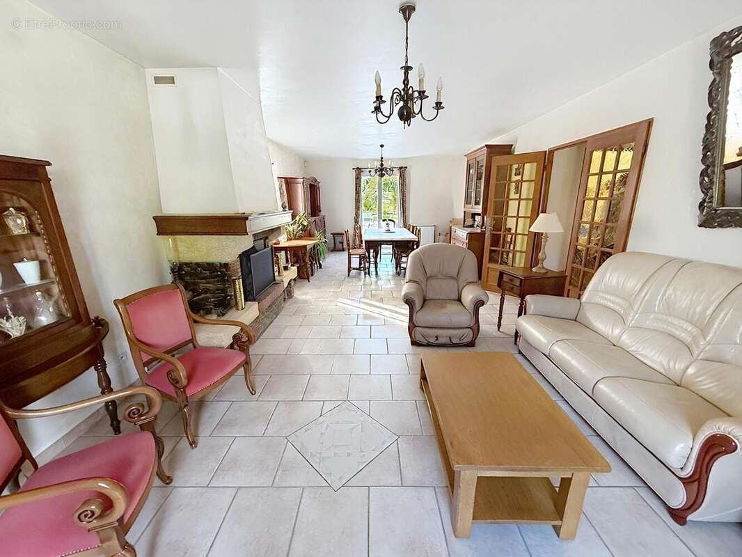 Maison 185 m² à Mont-Saint-Pere  - photo 4