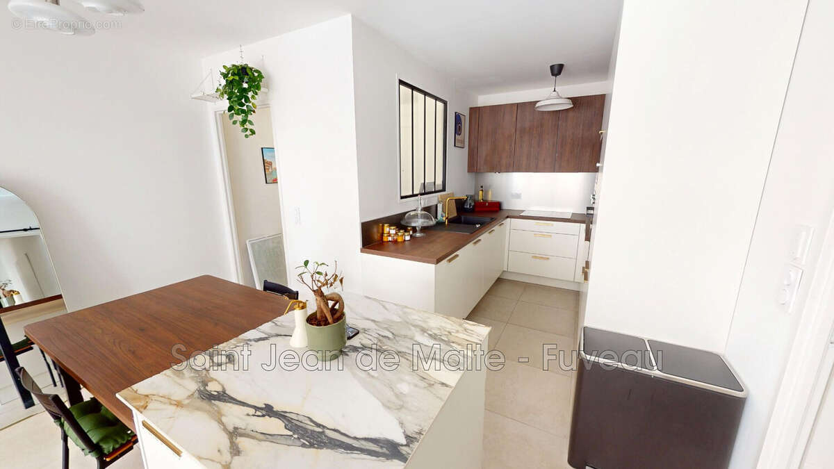 Appartement à GREASQUE