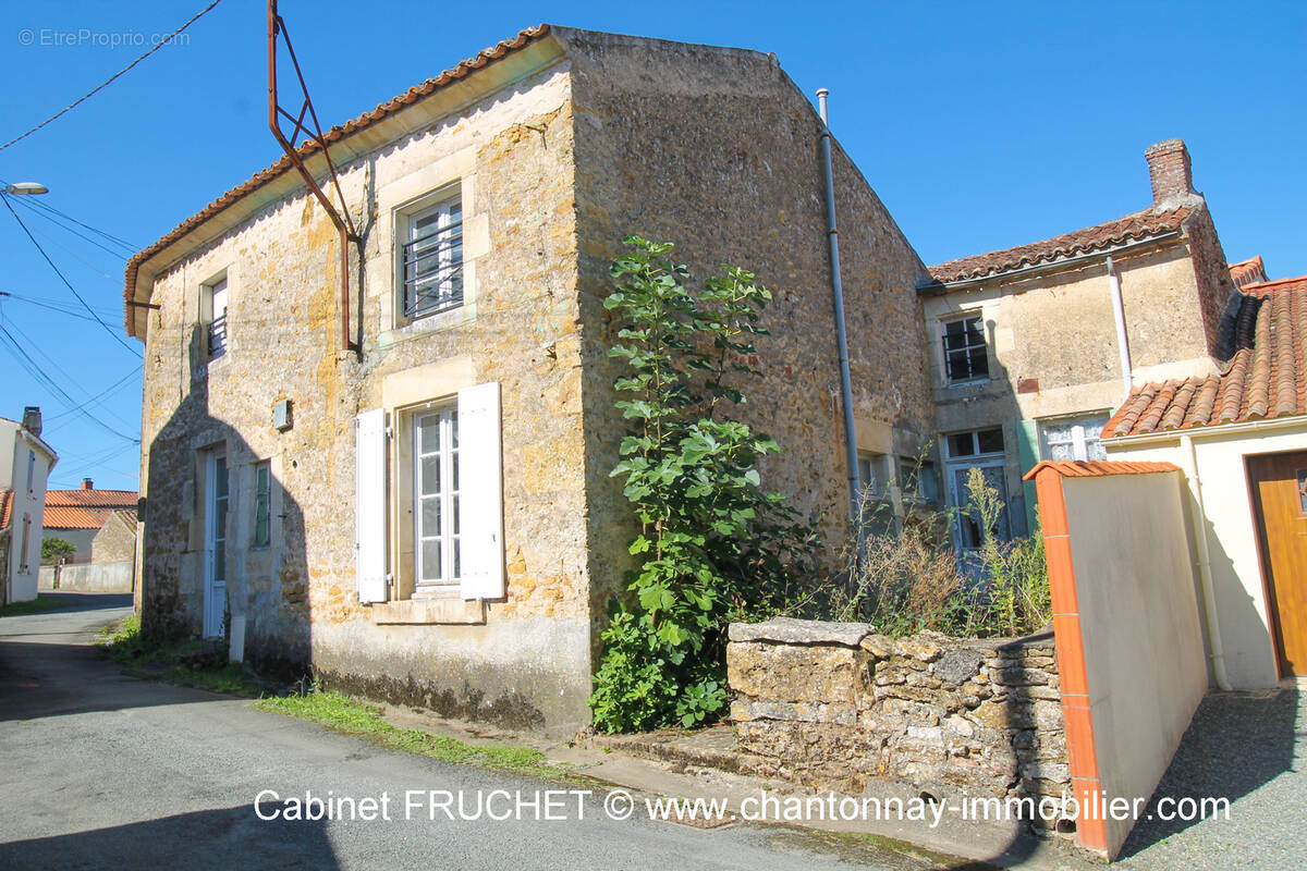 Maison à BAZOGES-EN-PAREDS