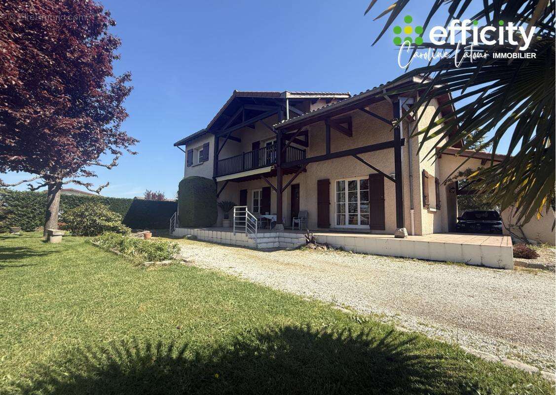 Maison à MONTROND-LES-BAINS