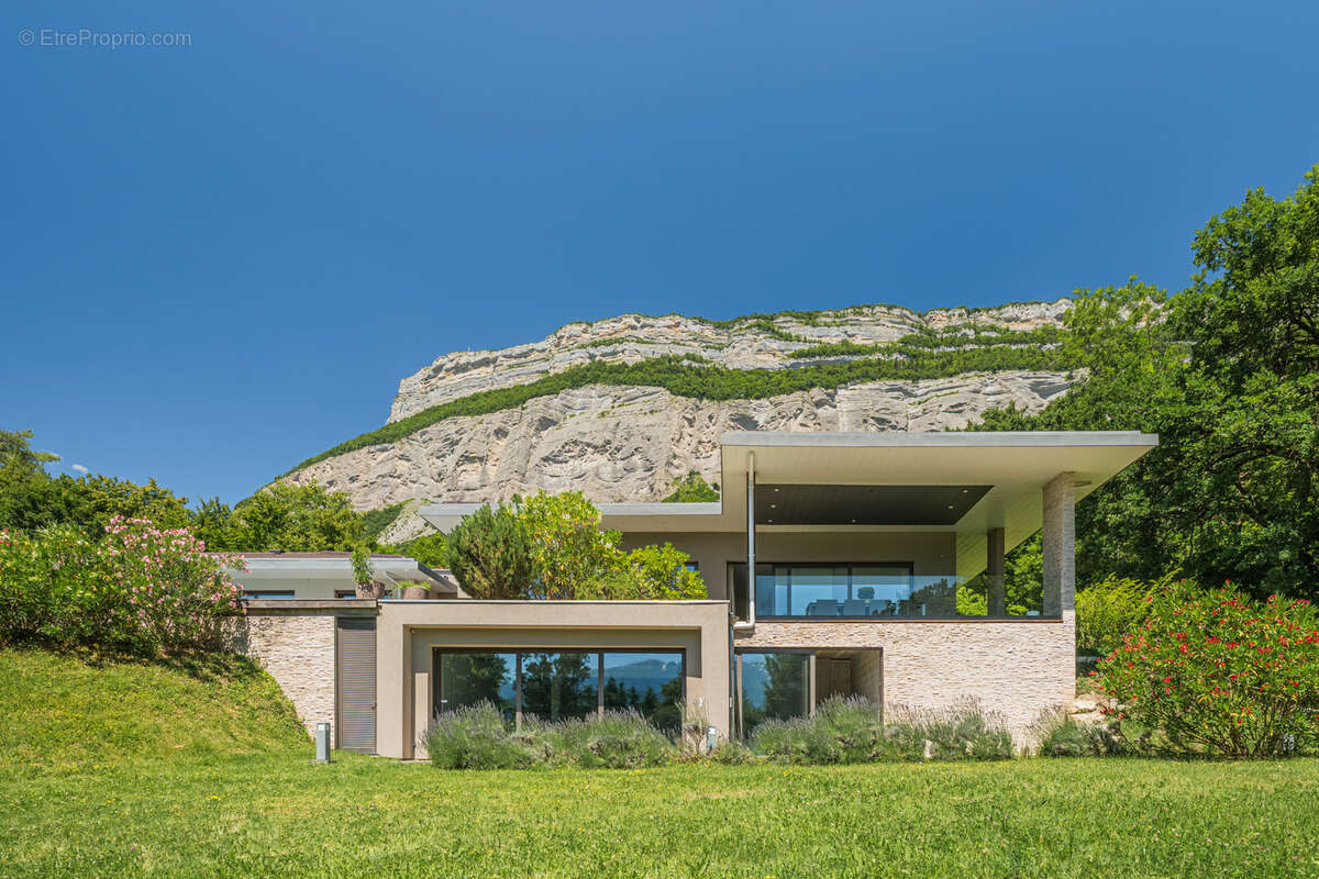 Maison à MEYLAN
