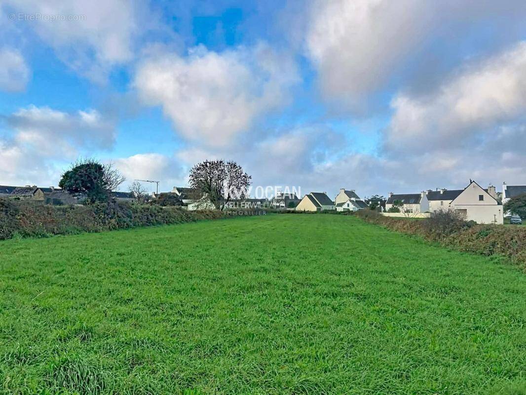 Terrain à PLOUHINEC