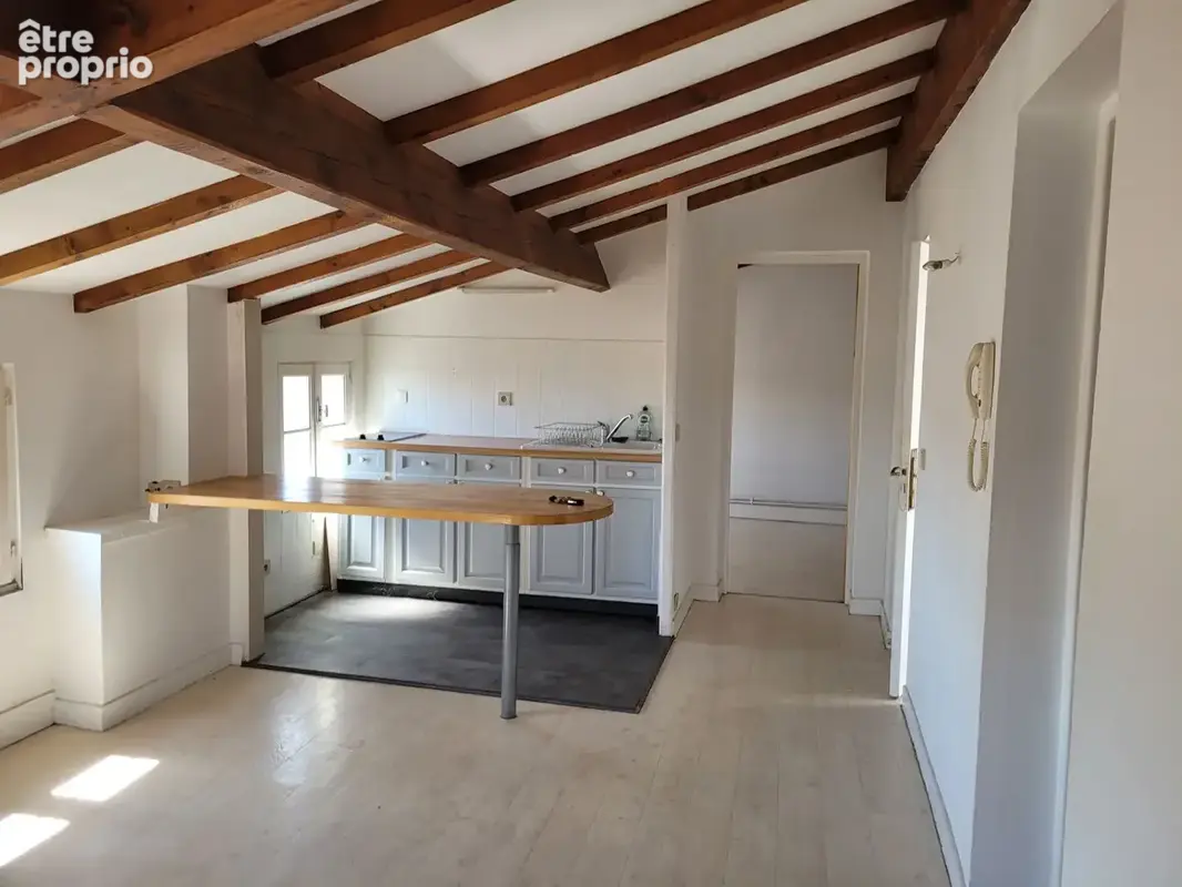 ROCHEFORT centre ville - au 3ème un appartement  de 40 m²  de type 3  avec 2 salles d'eau et 2 WC - photo 7