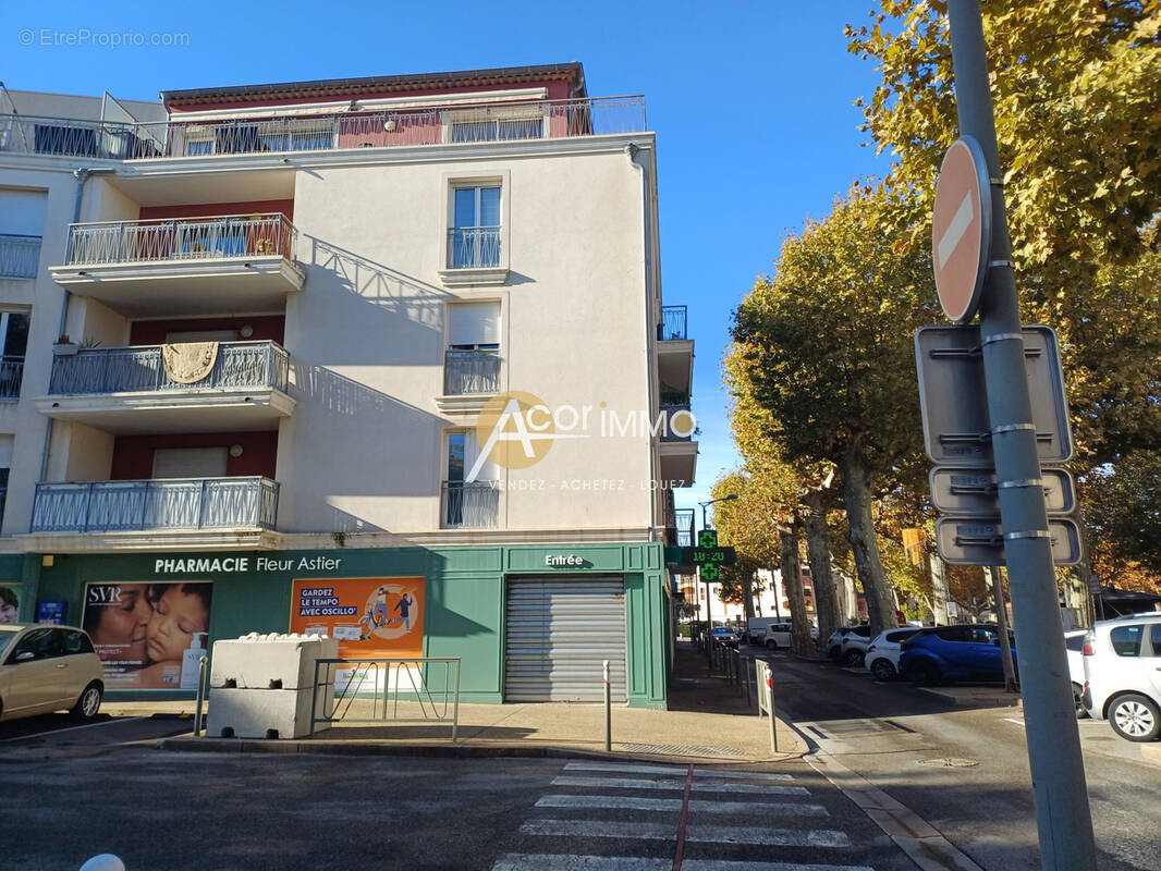 Autre à LA CRAU