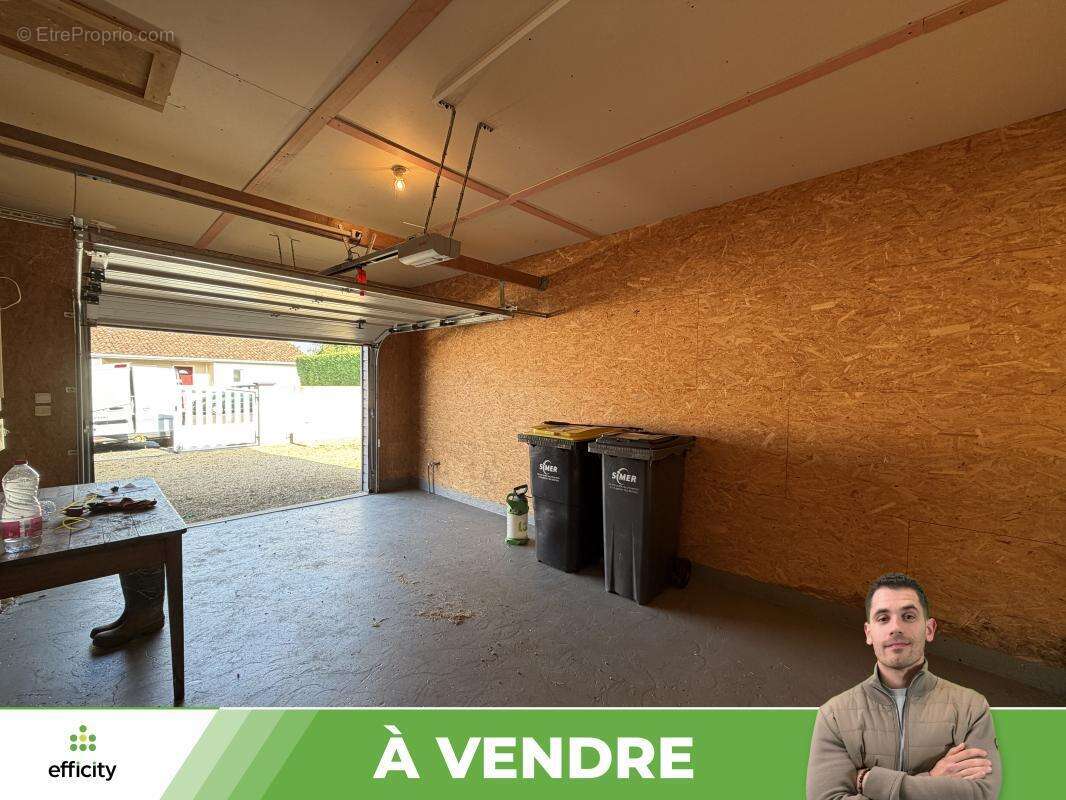 Maison 104 m² à Lussac-Les-Chateaux  - photo 19
