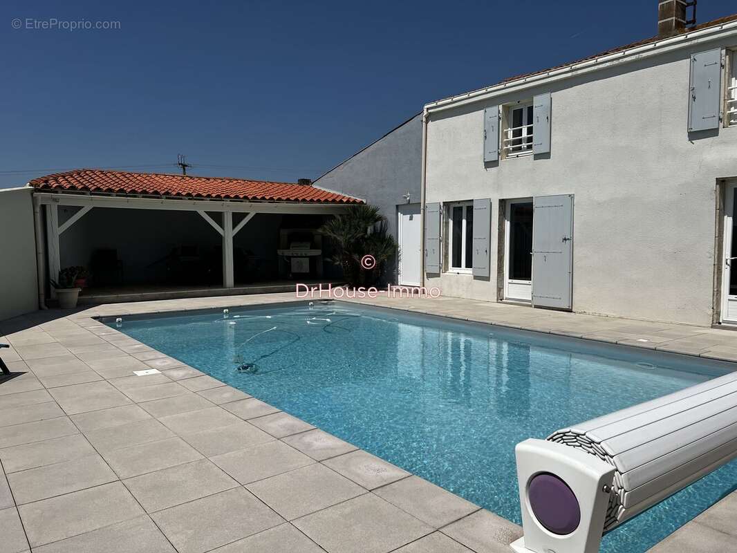 Maison 223 m² à Lucon  - photo 6