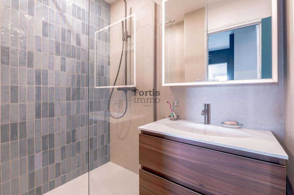 Appartement à PARIS-18E
