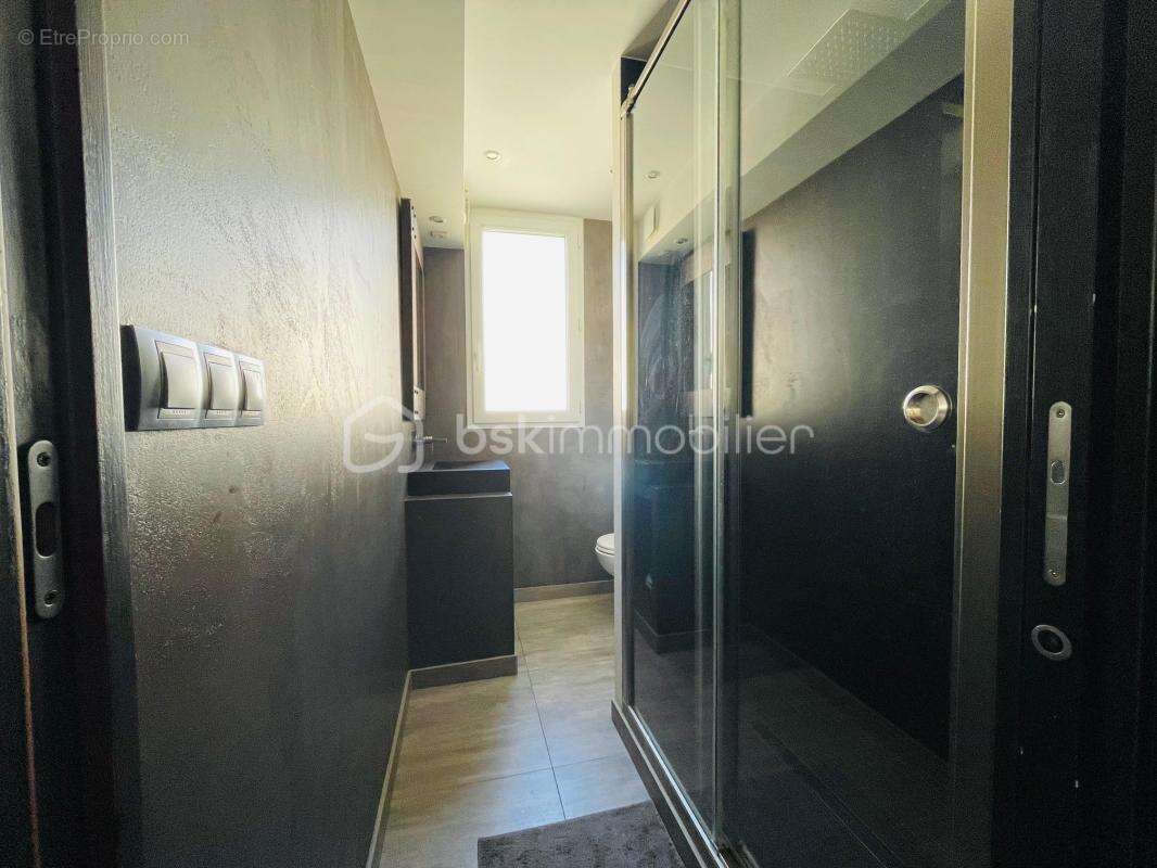Appartement T2 rénové, résidence sécurisée, quartier en plein essor - photo 6