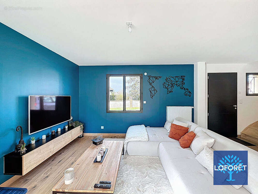 Maison à D'HUISON-LONGUEVILLE