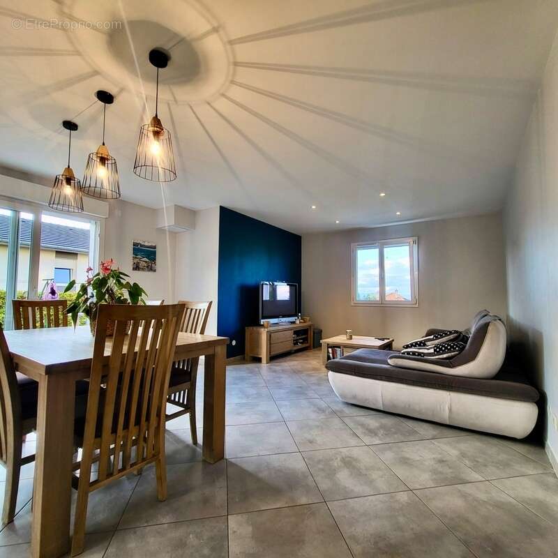 Maison à NEUVECELLE