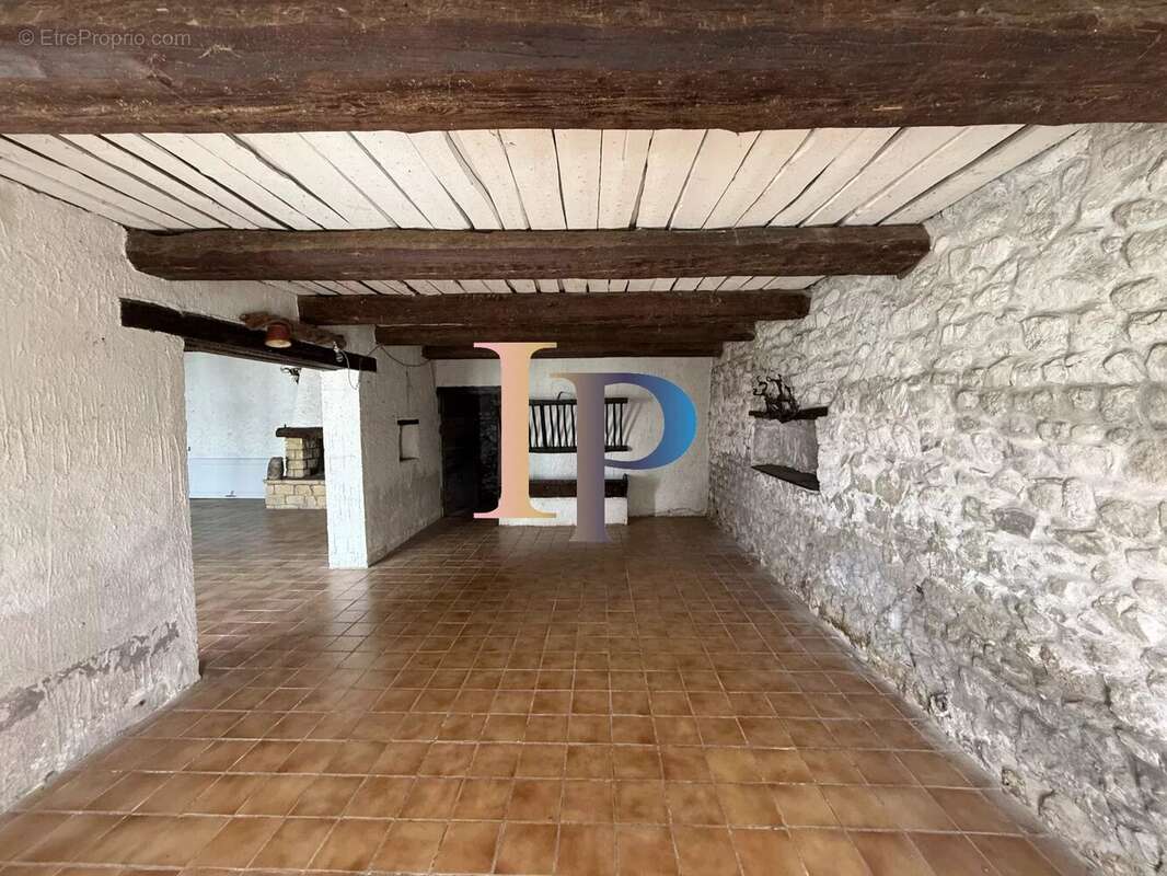 Maison à SAINT-IGNY-DE-ROCHE