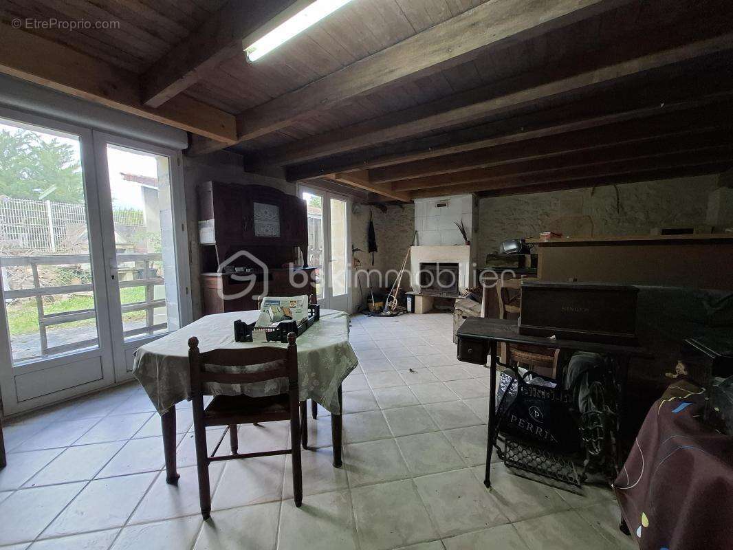 Maison à SAINT-GENES-DE-CASTILLON