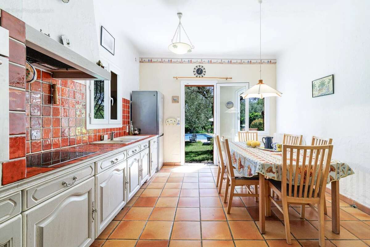 Maison à CHATEAUNEUF-GRASSE