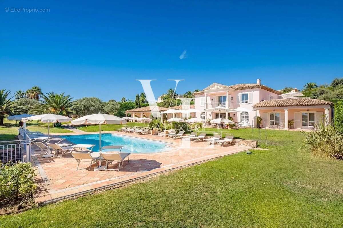 Maison 614 m² à Grimaud  - photo 4