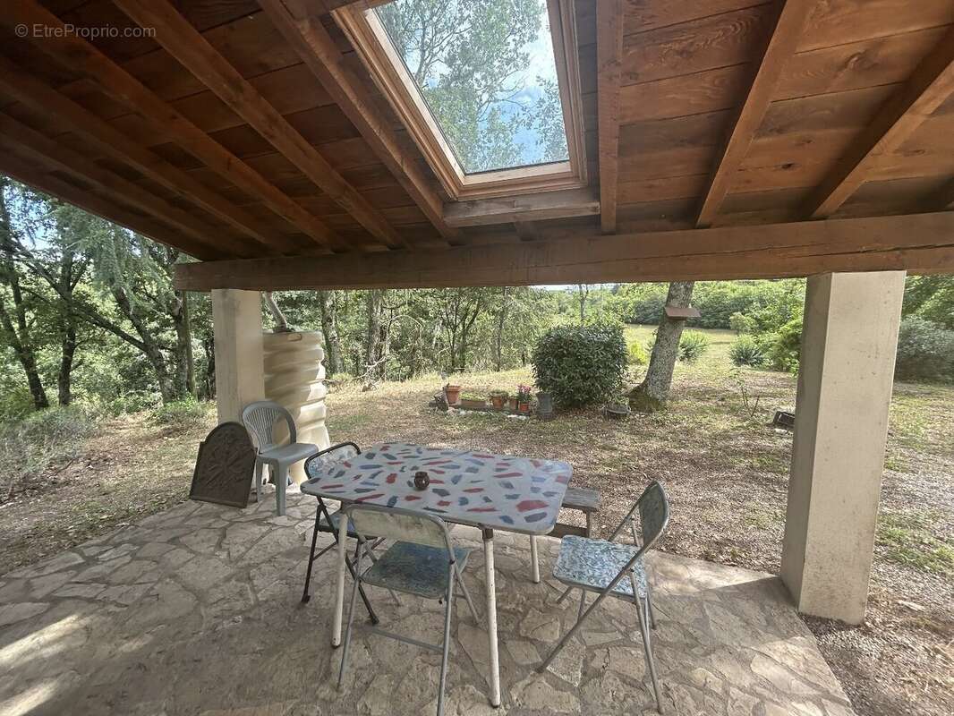 Maison de plain-pied avec dépendances et 1,5ha de terrain - photo 4