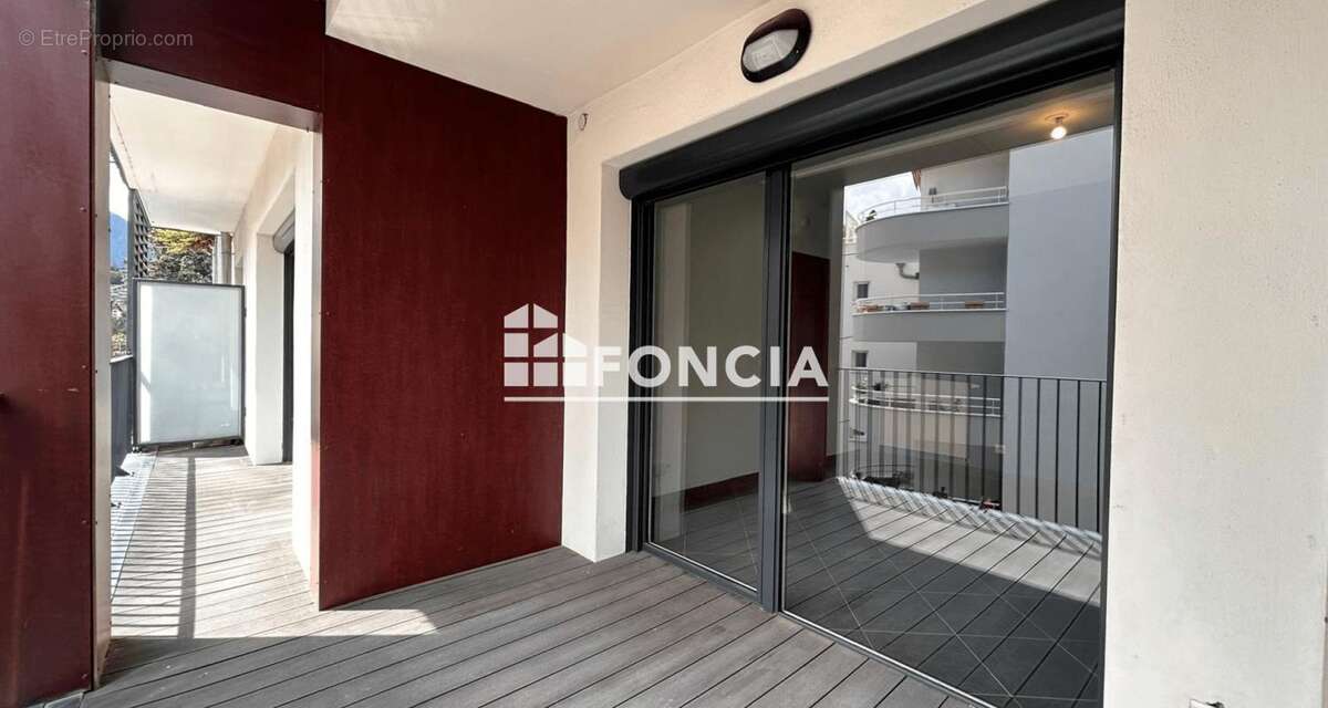 EXCLUSIVITE FONCIA - Aix les Bains, Résidence récente - Grand T2 au 2ème étage, avec Belle Terrasse et garage en sous sol - photo 5