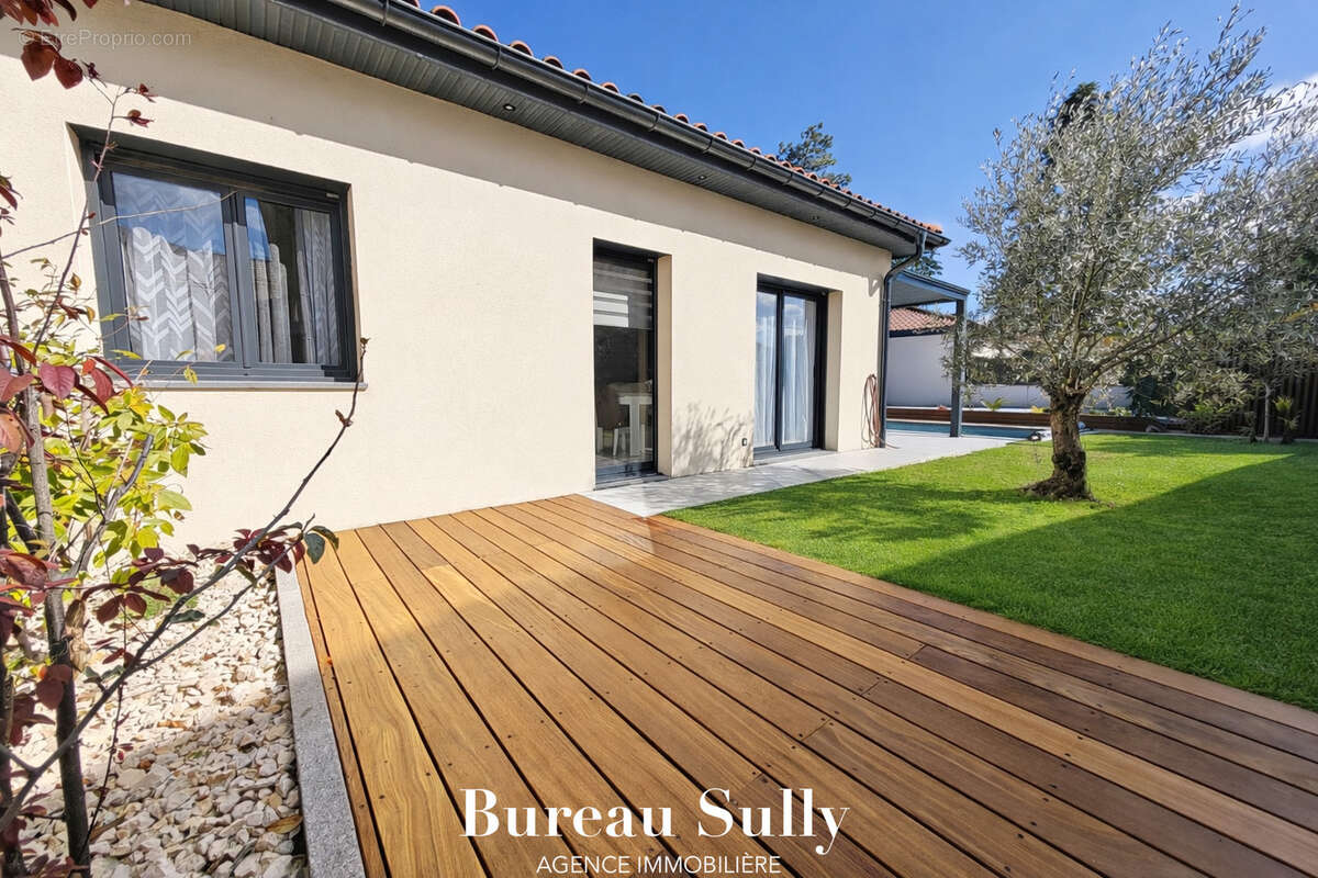 Maison à REVENTIN-VAUGRIS