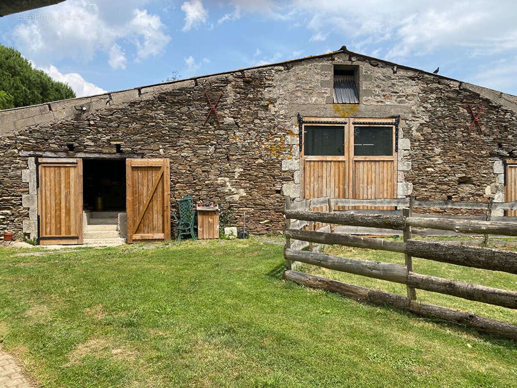 Terrain à SAINT-FLORENT-DES-BOIS
