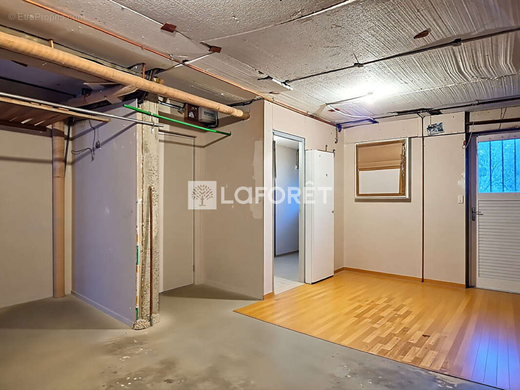 MAISON DE BOURG - LE RHEU - 8 pièces, 5 chambres - 187 m2 - Parcelle 566 m2 - photo 15