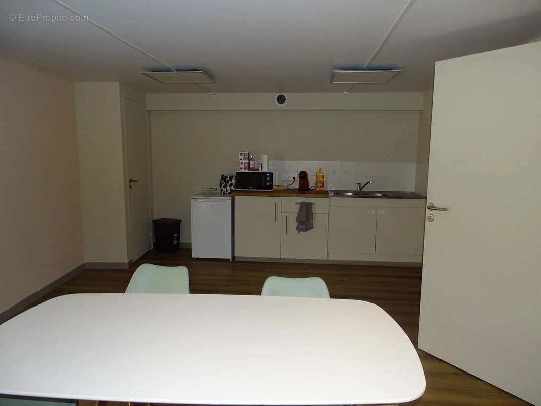 Commerce à VENELLES