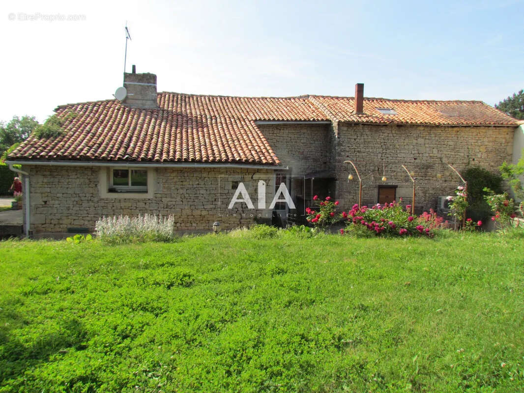 Maison proche de Nanteuil en Vallée - photo 2