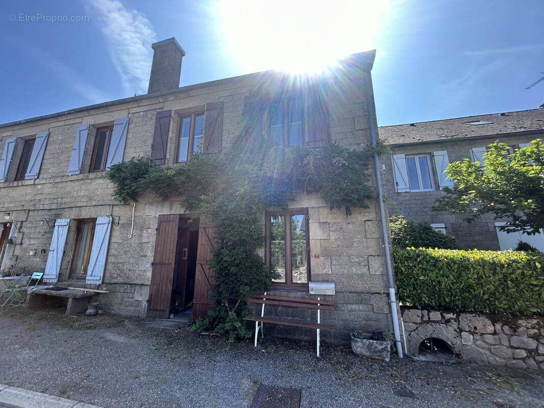 Maison à PEROLS-SUR-VEZERE