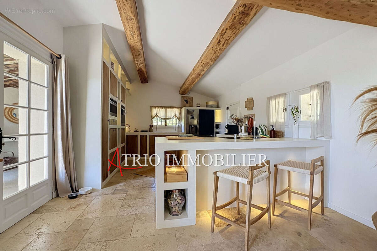 Maison 280 m² à Tourrettes-Sur-Loup  - photo 5