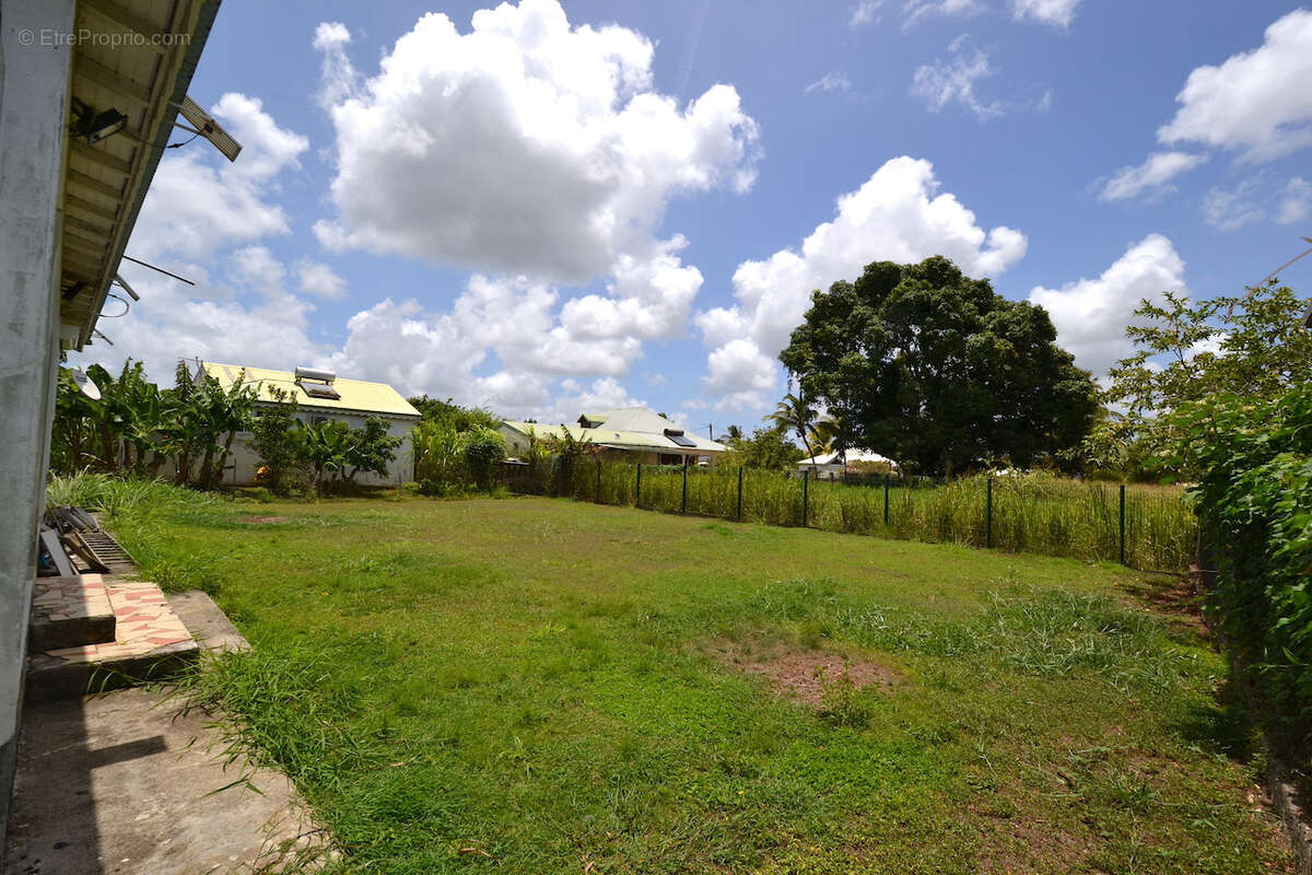 Superbe villa rénovée avec deux logements indépendants sur un terrain de 1 239 m2 - photo 3