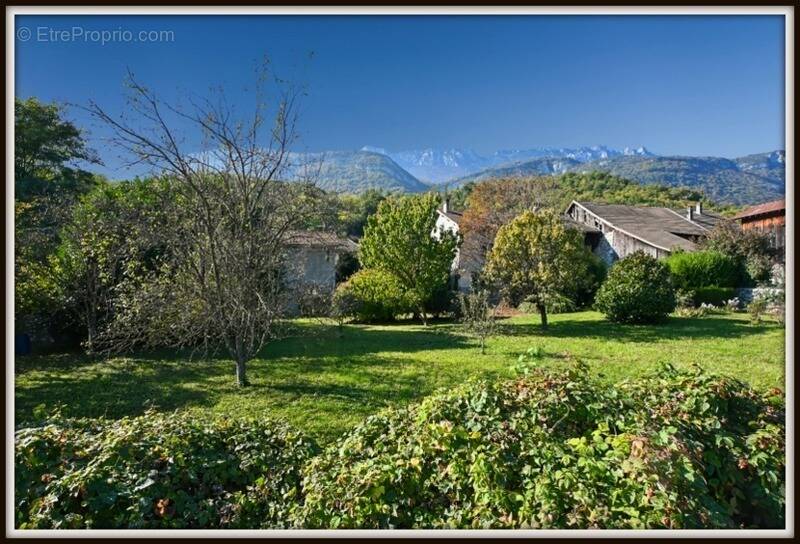 Terrain à LA BUISSIERE