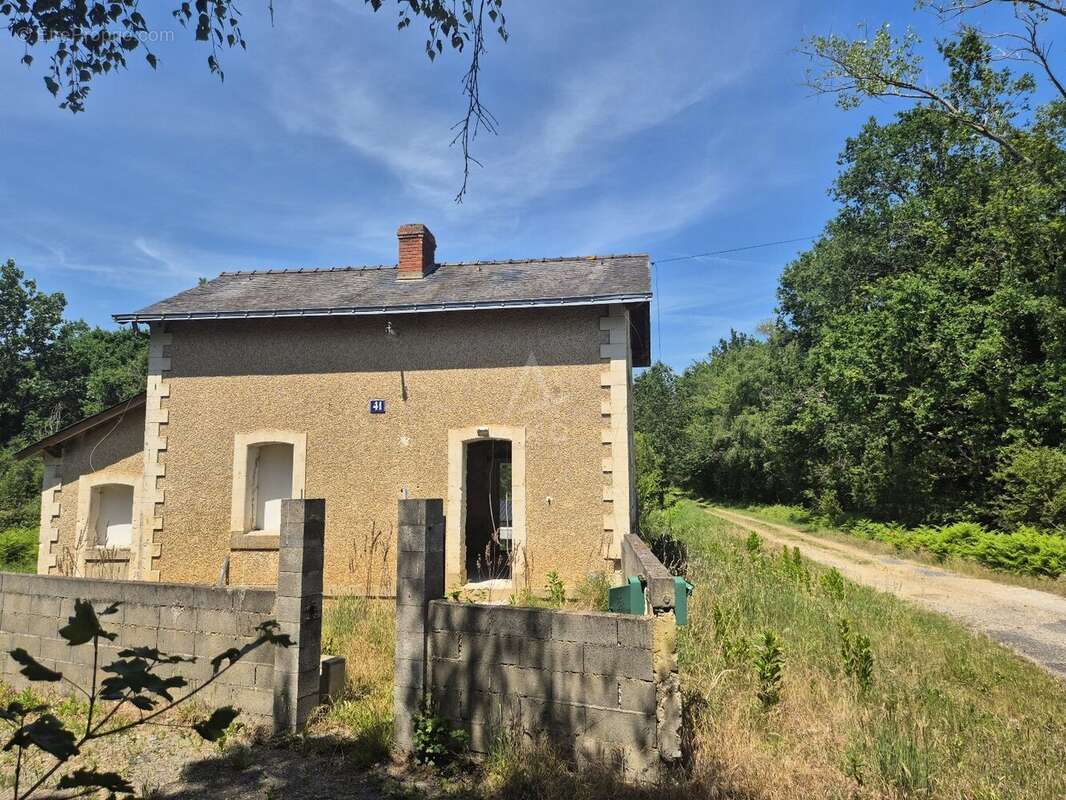 Maison à LONGUE-JUMELLES