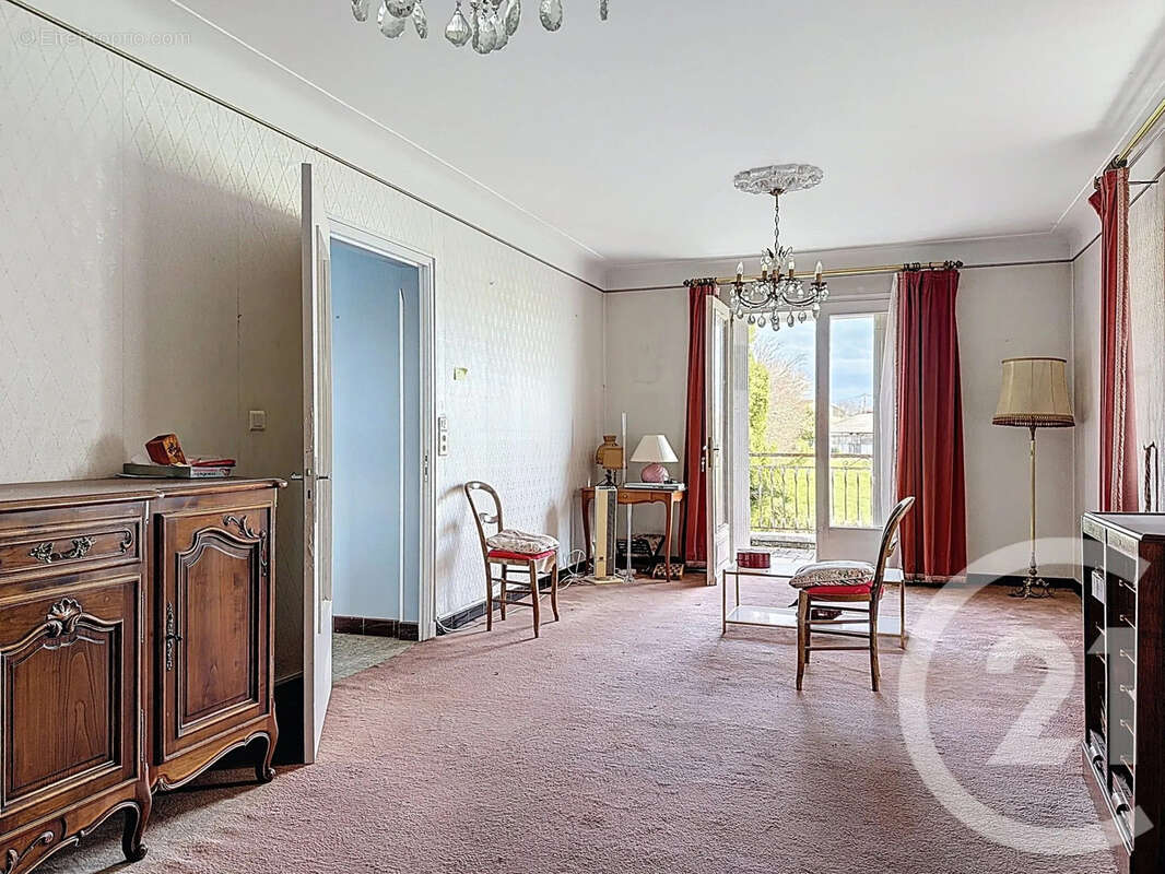 Maison à SAINT-ETIENNE-DE-TULMONT