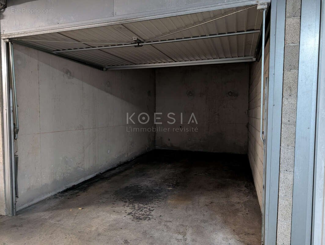 Garage - Appartement à CASTELNAU-LE-LEZ