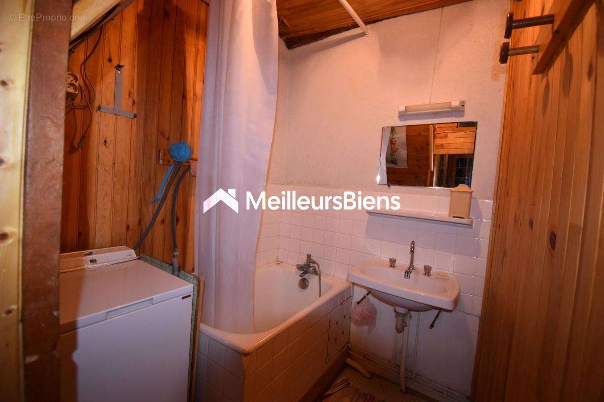 Maison de village, mitoyenne, à Névache, 140 m², 4 chambres, petit jardin, cave voûtée et cheminée - photo 15