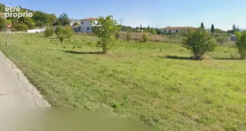 Terrain à MEYREUIL