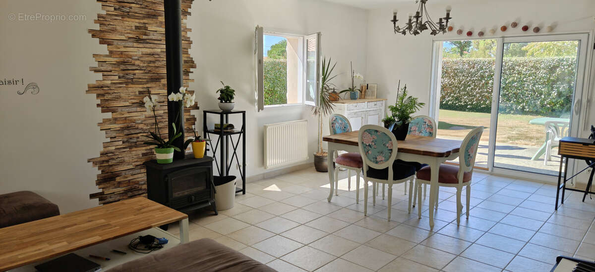 À vendre à Saint-Michel-Chef-Chef (44) : maison de plain pied 4 pièces avec 3 chambres et un garage - photo 4